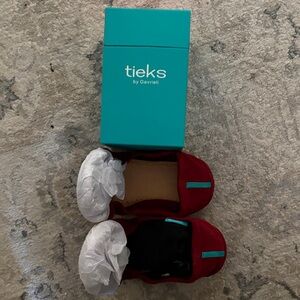 Tieks Black and White Ballet Flats with Turquoise Box